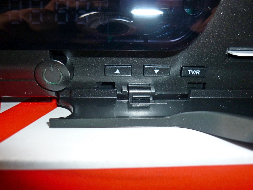 Кнопки управления на передней панели ресивера GS 9305 HD