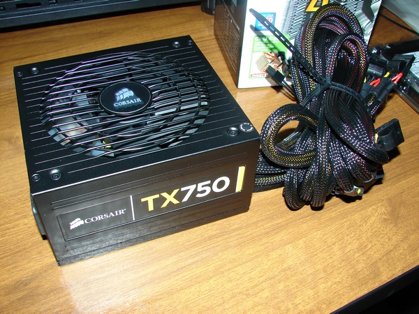 При сборке компьютера был использован проверенный блок питания Corsair TX750 