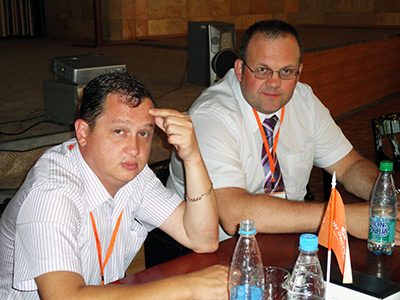 На фото директор дистрибуторской сети Максим РОЛИН (Орион Экспресс) и Валерий КОЧАКОВ (ТСК Кварц)  